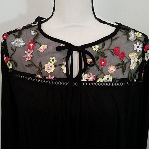 New York & Company Black Floral Top - Picture 2 of 3